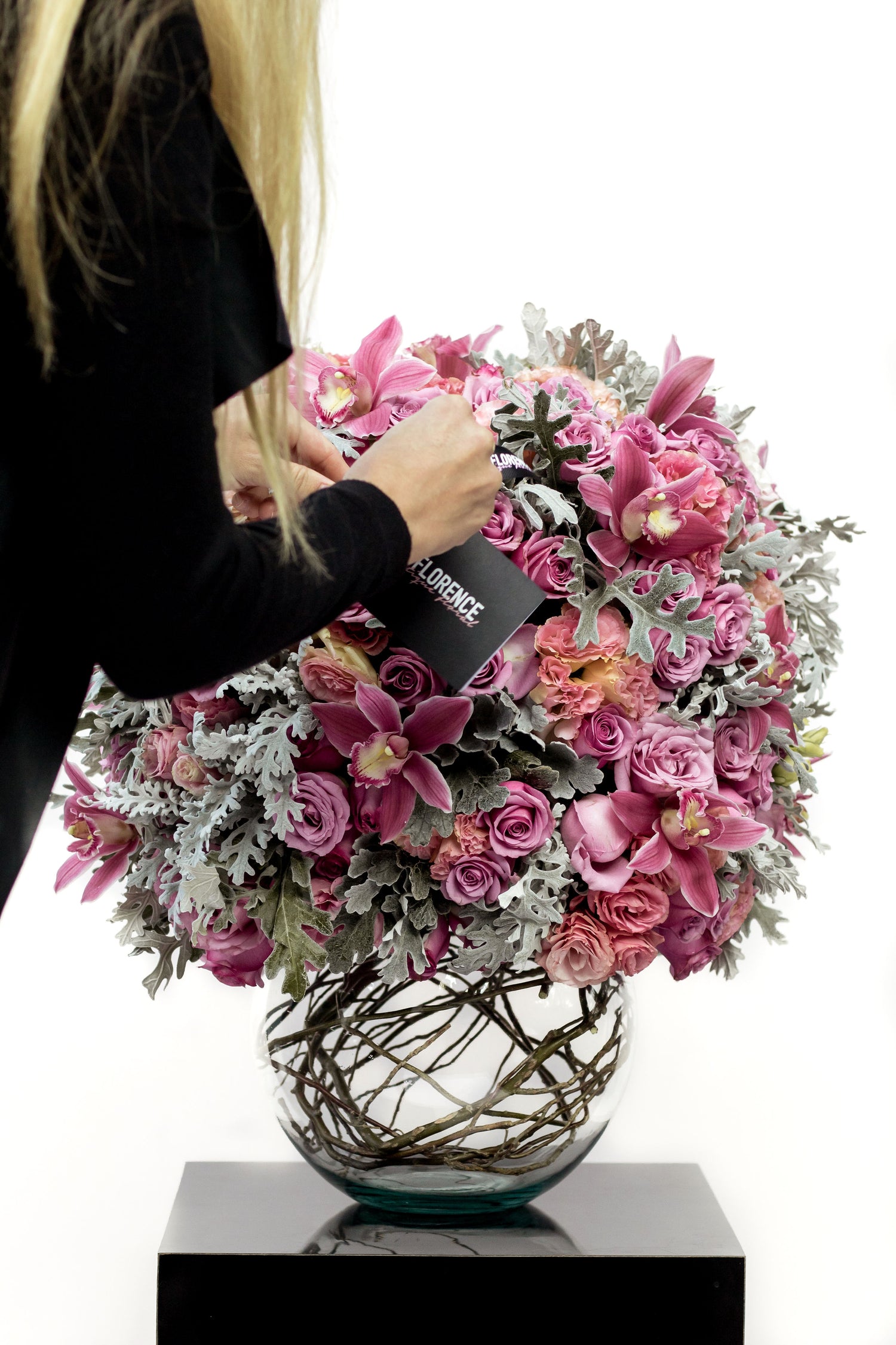 Daniela Cymbidium Arreglo Floral